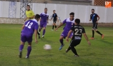 Foto 3 - El Ciudad Rodrigo cae ante el Coria mostrando poca producción ofensiva