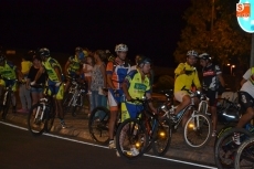 Foto 3 - Medio centenar de ciclistas disfruta de su afición bajo la luna llena