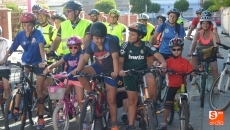 Foto 3 - Decenas de personas participan en la ruta BTT familiar y solidaria