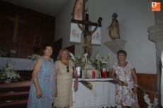 Foto 3 - Vecinos y forasteros procesionan al Cristo del Buen Suceso