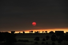 Foto 5 - El humo del incendio en Sierra de Gata se aprecia en toda la provincia