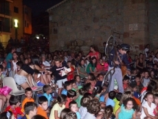 Foto 3 - El teatro circense de 'Sin Remite' encandila a los más pequeños