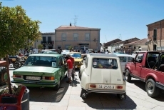 Foto 5 - Viejos coches, motos y tractores de toda la provincia participan en la III Concentración de...