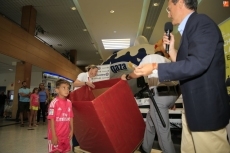 Foto 3 - El hipermercado E. Leclerc acoge el sorteo de regalos de la campaña del grupo NANI