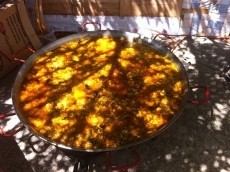 Foto 3 - Amigos de los Burros reúne a cerca de un centenar de vecinos en su comida anual