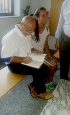 Foto 3 - El programa municipal Vitigudino Cultural presenta la novela de Salvador Vicente, ‘El perfil de...