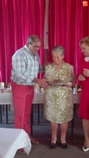 Foto 5 - Los mayores se convierten en protagonistas con un homenaje y un convite