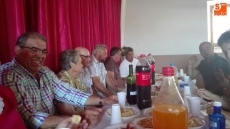 Foto 3 - Los mayores se convierten en protagonistas con un homenaje y un convite