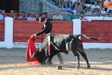 Foto 6 - Los hermanos Castaño y David Salvador, sin suerte con la espada en Vitigudino