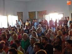 Foto 6 - El pregón reúne a vecinos y amigos en la jornada inaugural de las fiestas 