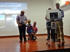 Foto 4 - El pregón reúne a vecinos y amigos en la jornada inaugural de las fiestas 