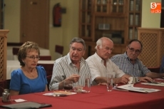 Foto 4 - Los tertulianos comparten ideas y opiniones en la tertulia Rona Dalba