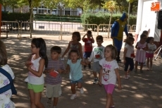 Foto 3 - La AECC participa en El Bosque de los Superhéroes y las Superheroínas