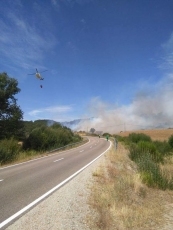 Foto 4 - Extinguido un incendio en el cruce del municipio de Pinedas