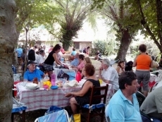 Foto 5 - Una animada comida popular pone el broche a las celebraciones 