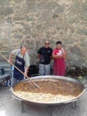 Foto 6 - Una animada comida popular pone el broche a las celebraciones 