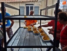 Foto 3 - La paella reúne a vecinos y amigos para disfrutar del buen yantar 