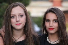 Foto 4 - Un eterno desfile de peñas avisa de la inminente Fiesta grande