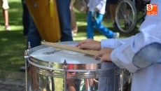 Foto 4 - 'Vettonia Percusión' y Carlos Ontiyuelo inician en el ritmo a los más pequeños