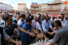 Foto 6 - La familia Serrano ejerce la mayordomía de San Roque bajo los sones de los tamborileros 