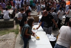 Foto 3 - El Ayuntamiento obsequia una paella a los participantes en el desfile de carrozas 