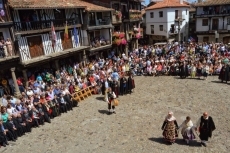 Foto 6 - Ofrendas y danzas para rendir honores a la patrona en el Diagosto 