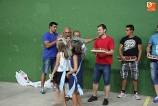 Foto 6 - Más de 700 aficionados vibran con dos encuentros de pelota que ponen el broche a las fiestas