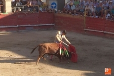 Foto 3 - Iván González siembra el delirio en Villarino tras cortar dos rabos