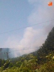 Foto 5 - La explosión de un coche en Peñacaballera provoca un incendio en la sierra bejarana