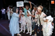 Foto 5 - Las peñas ponen colorido y animación a las Fiestas del Toro 