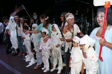 Foto 3 - Las peñas ponen colorido y animación a las Fiestas del Toro 