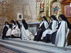 Foto 6 - Nuevos pueblos de la comarca reciben la obra ‘Teresa, la Jardinera de la Luz’ 