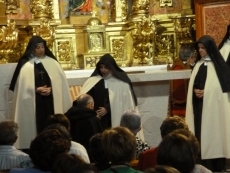 Foto 4 - Nuevos pueblos de la comarca reciben la obra ‘Teresa, la Jardinera de la Luz’ 