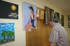 Foto 4 - Éxito de la exposición de pintura con obras de 17 artistas vinculados al pueblo