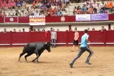 Foto 6 - La capea matinal se salda con un revolcón sin consecuencias 