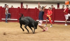 Foto 4 - La capea matinal se salda con un revolcón sin consecuencias 