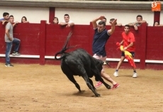 Foto 3 - La capea matinal se salda con un revolcón sin consecuencias 