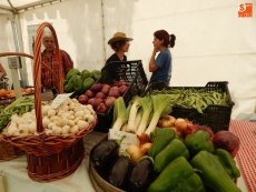 Foto 3 - La centenaria maestra de Florida de Liébana pone voz y rostro al homenaje a la mujer rural