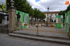 Foto 6 - La Plazuela del Buen Alcalde empieza a ponerse su disfraz teatral