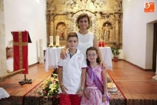 Foto 5 - San Bartolomé procesiona arropado por sus vecinos en Golpejas