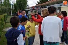 Foto 3 - Los más pequeños se divierten con los cabezudos, la espuma y los hinchables