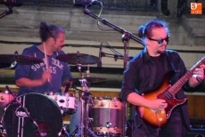 Foto 6 - El tributo a AC/DC llena la Plaza Mayor