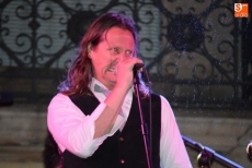 Foto 4 - El tributo a AC/DC llena la Plaza Mayor