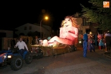 Foto 3 - Espectacular desfile de carrozas con miles de personas en las calles 