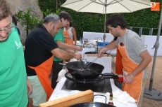 Foto 4 - Los profesionales de la Feria degustan huevos fritos con farinato