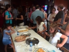 Foto 3 - Los vecinos degustan las tortillas y postres de los concursos gastronómicos 