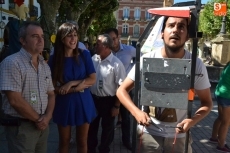 Foto 5 - La Corporación Municipal se lo pasa en grande en su visita al Divierteatro