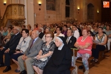 Foto 4 - Religiosos y religiosas de Alba se reúnen con los matrimonios de las bodas de oro