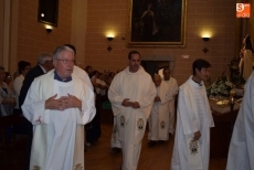 Foto 3 - Religiosos y religiosas de Alba se reúnen con los matrimonios de las bodas de oro