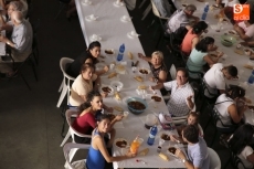 Foto 4 - La localidad despide el verano con una gran caldereta, magia y música